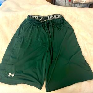 💚Under Armour 💚 Médium Shorts